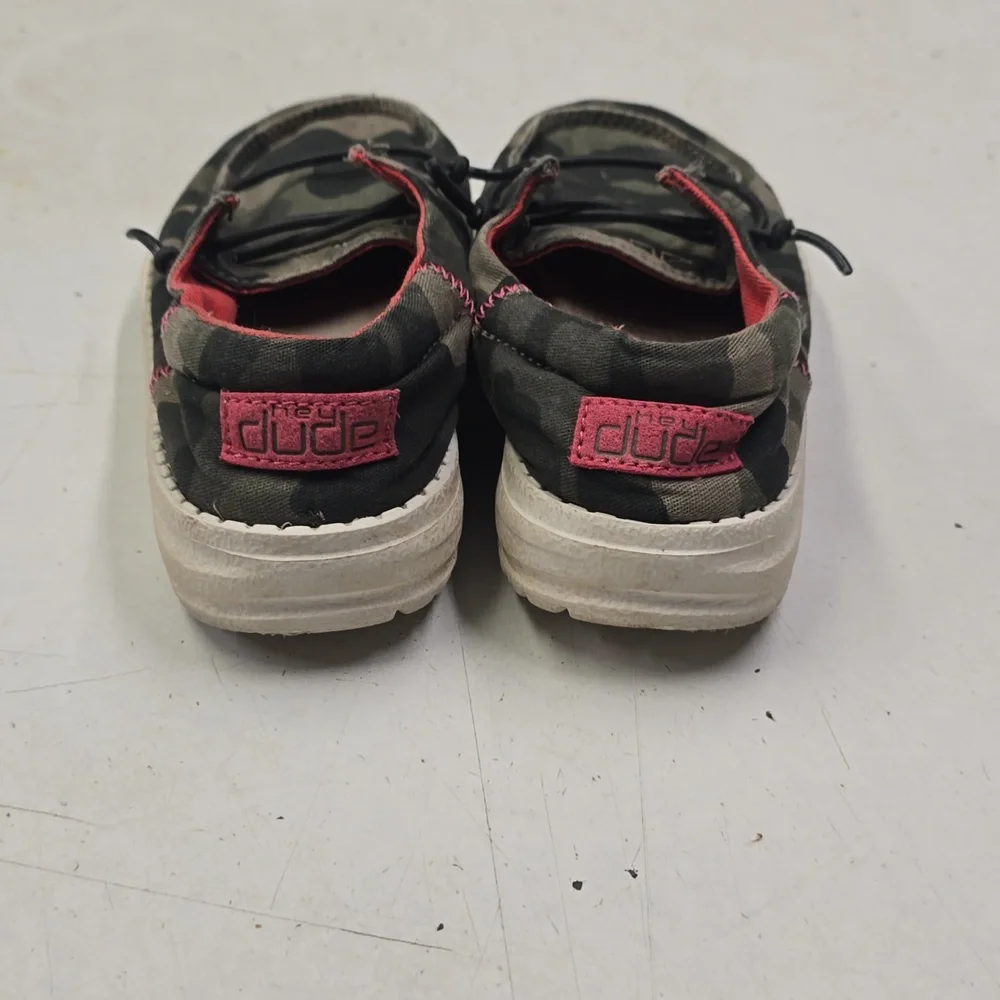 Hey Dude Kids Camouflage with Pink‎ Accents Size 9